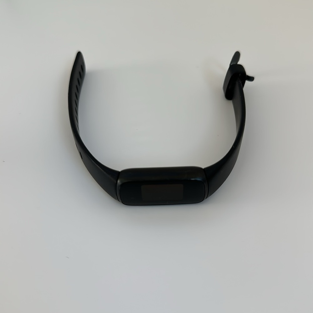 Fitbit Luxe with black band